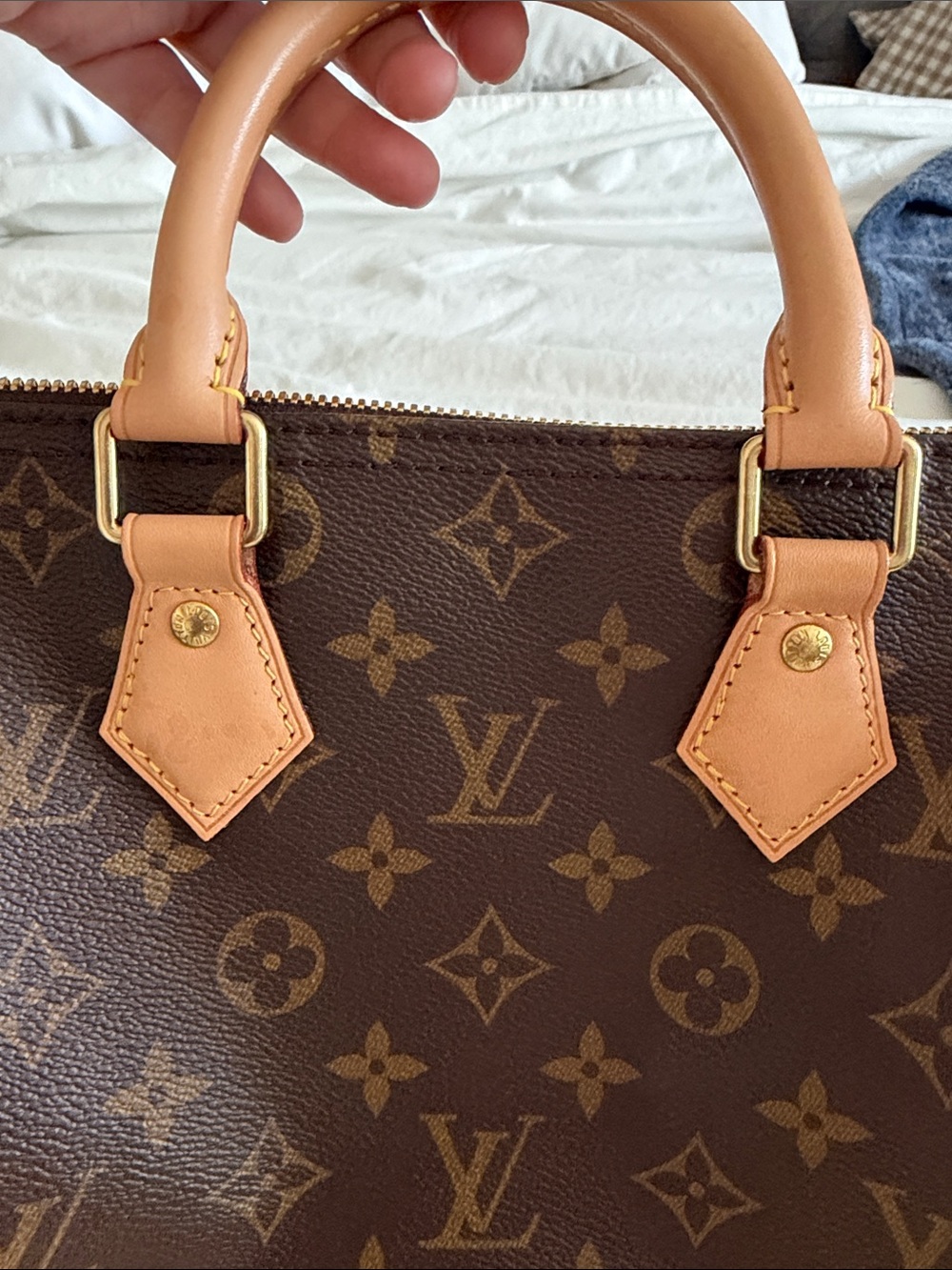 Authentic Louis Vuitton Speedy 25 Bandouliere in Monogram - Picture 13 of 14